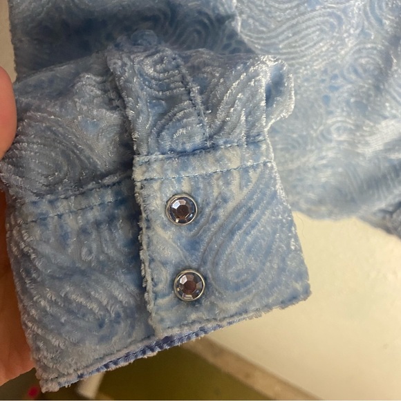 Wrangler Size Large Powder Blue Rinestone Snap Down Shirt Velvet Burn Out Top - Picture 6 of 7